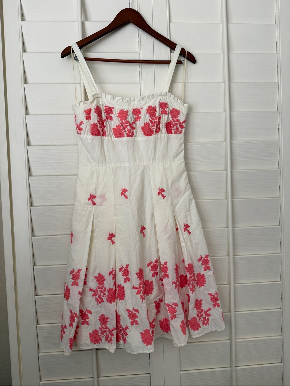 Vintage TOCCA Embroidered
Floral Cotton Dress Size 4 Ivory
Coral Pink Y2K